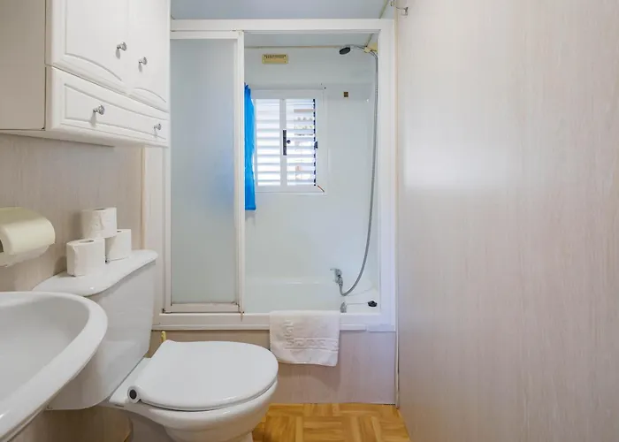 F פארק נופש *