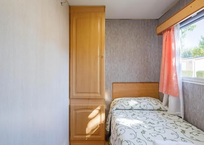 F פארק נופש *